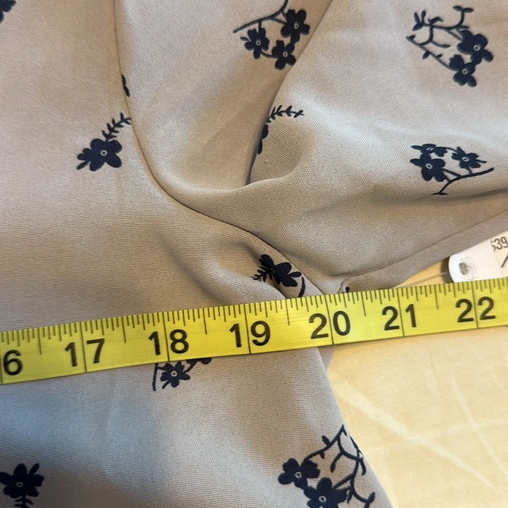 Women’s Blouse NWT - Picture 4 of 5